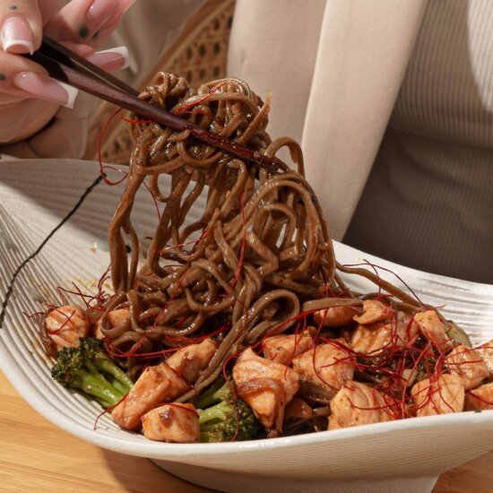 Лапша соба с лососем