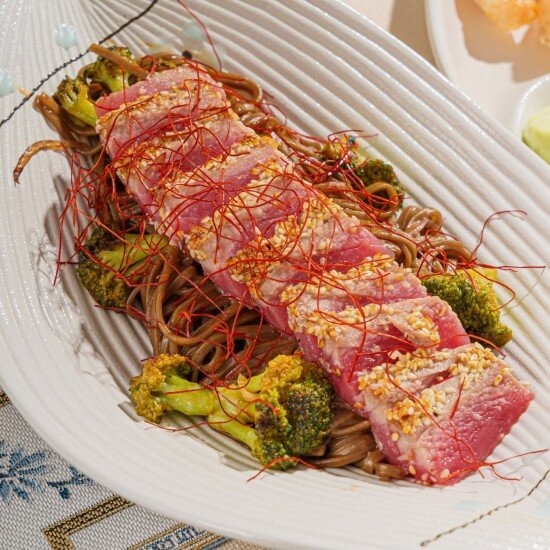 Лапша соба с тунцом татаки