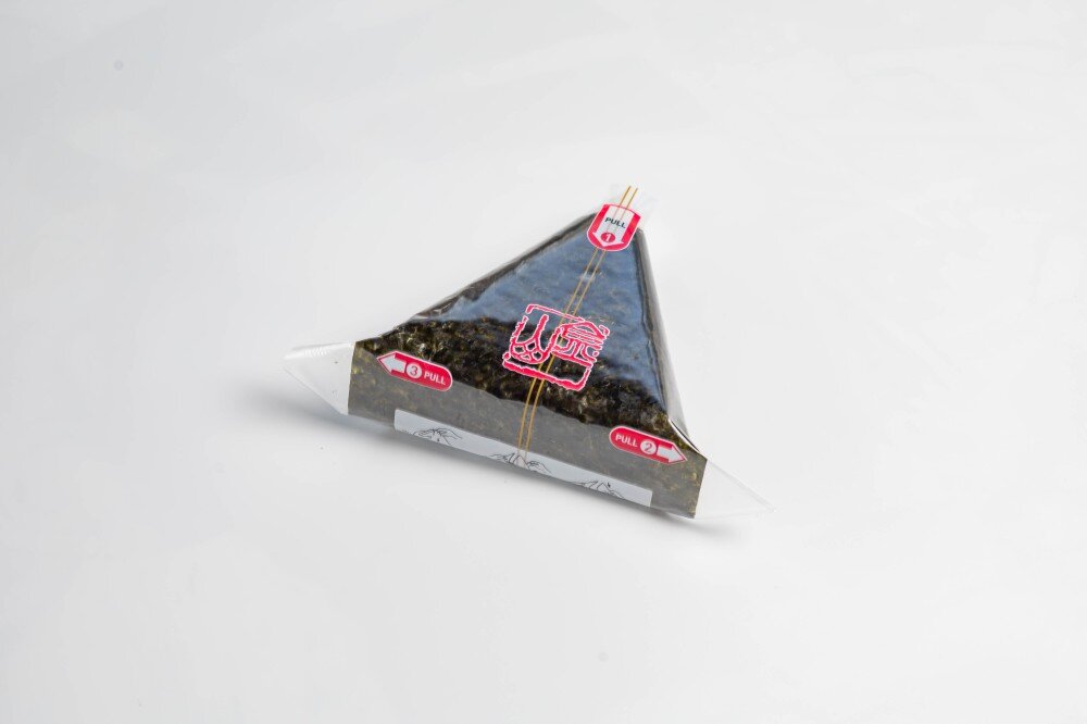 Онигири с семгой