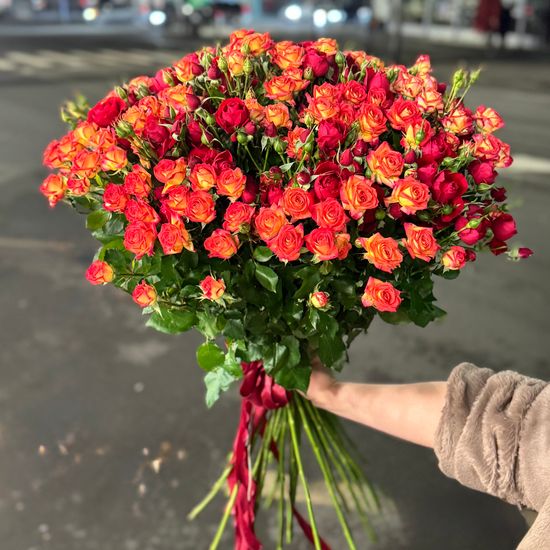 Кустовые розы «Summer dance and red bubbles» 90 см