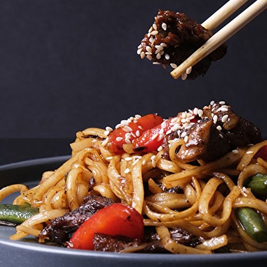 Вок с говядиной на лапше Соба