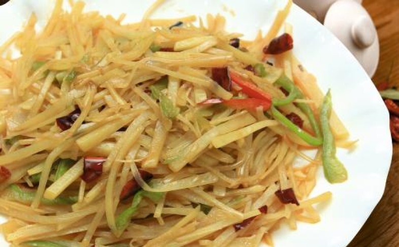 Картофель соломкой в кисло-остром соусе