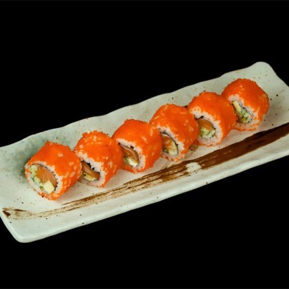 Ролл «Калифорния» с лососем