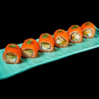 Ролл «Калифорния» с манго