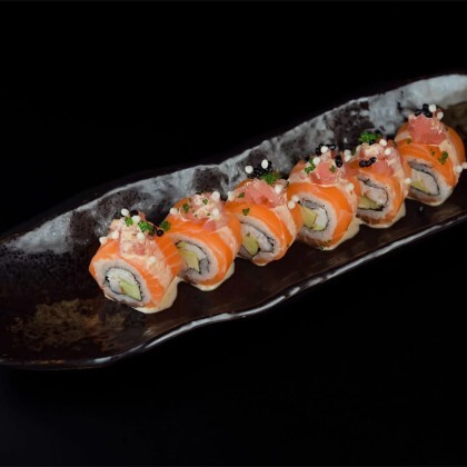 Ролл «Лосось с крабом и острым тунцом»