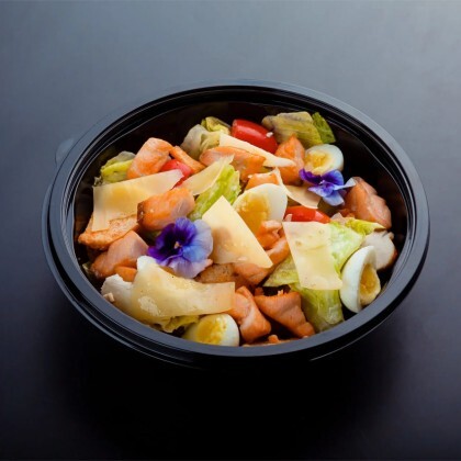 Салат «Цезарь с лососем»