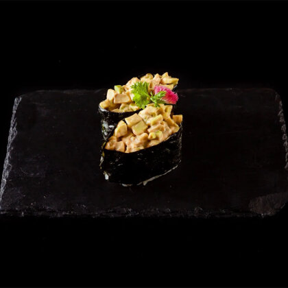 Гункан с авокадо