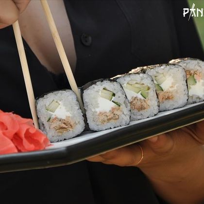 Гейша с лососем в унаги