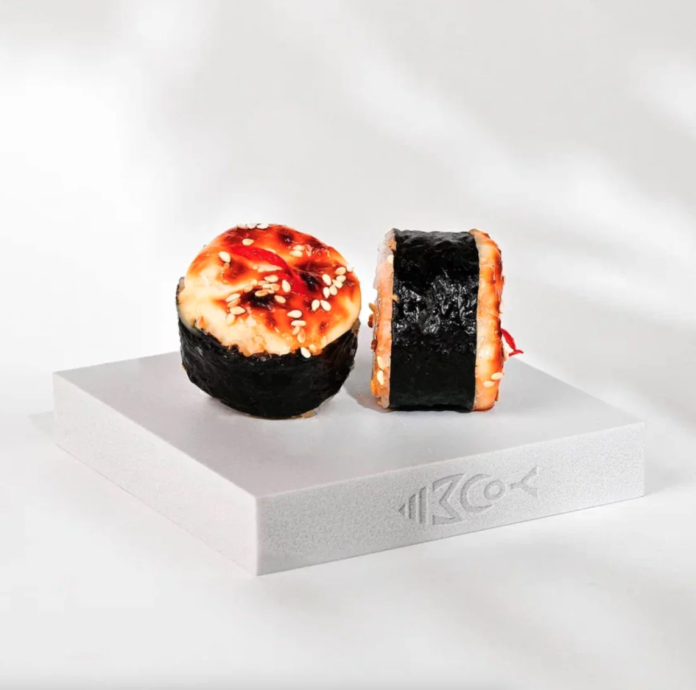 Запеченный ролл с семгой и кимчи 8 шт.