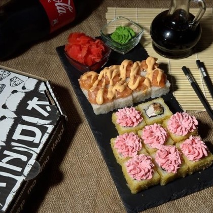 Комбо "Харакири" (2 ролла + пицца + 1л напитка)