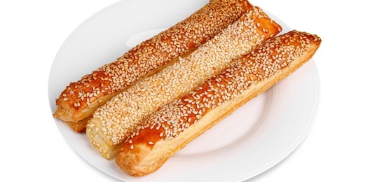 Хлебные палочки с кунжутом