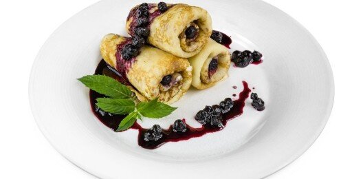 Блинчики с черничным соусом