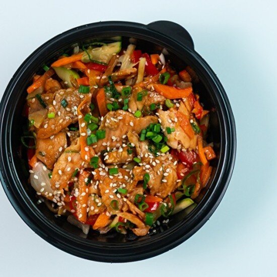 Вок с лососем (рис)