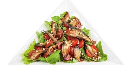 Салат с копченым  угрем