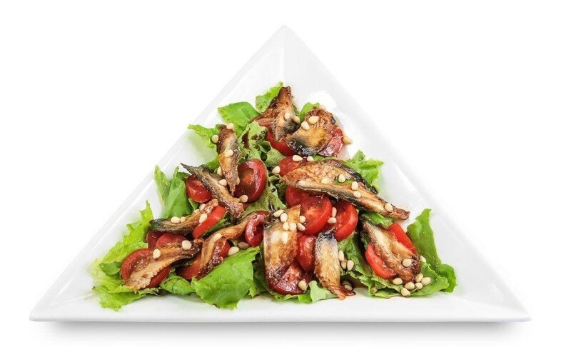 Салат с копченым  угрем