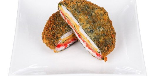 Суши-бургер с семгой и омлетом