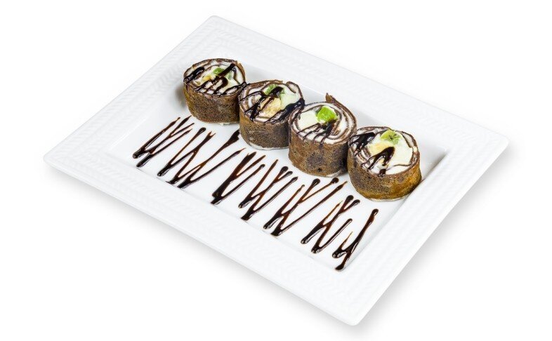 Десерт "Роллы шоколадно-фруктовые"