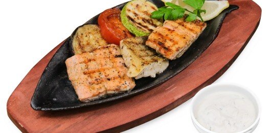 Рыбное ассорти с овощами на гриле