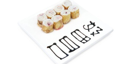 Роллы с кокосом и клубникой