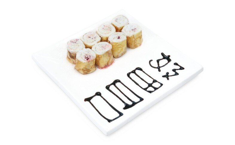 Роллы с кокосом и клубникой