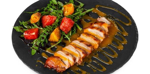 Утка с манговым конфи