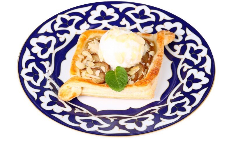 Слойка с грушей и творожным сыром