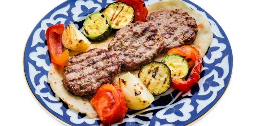 Кюфта на гриле с овощами