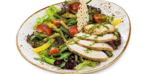 Салат с индейкой гриль