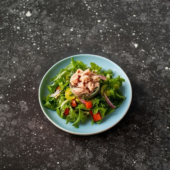 Салат с тунцом