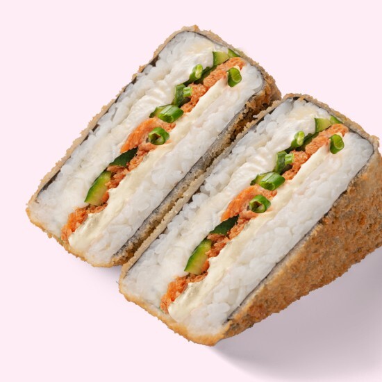 Ёнигири темпура с жареным лососем