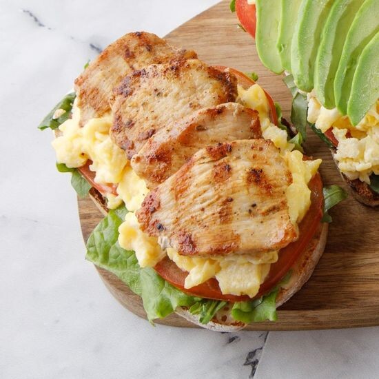 Тауық еті брускеттасы / Брускетта с куриным филе