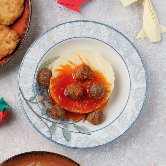 Фрикаделькілер және картоп езіндісі/Пюре с фрикадельками