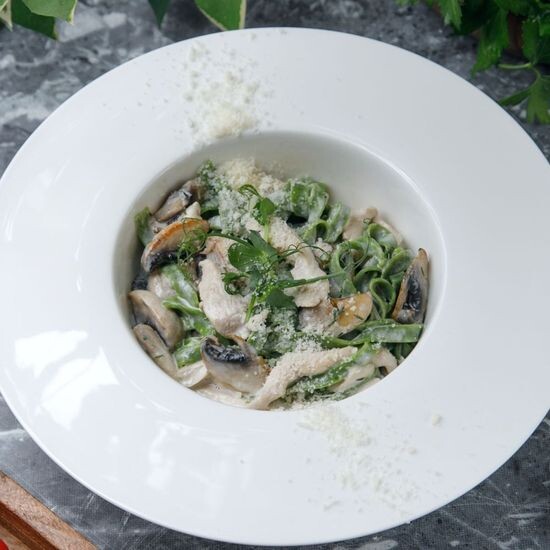 Тауық еті және саңырауқұлақ қосылған Тальятелле/Тальятелли с курицей и грибами