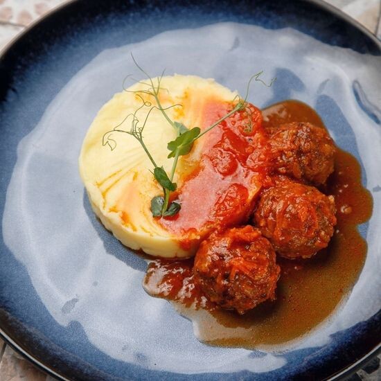 Тефтели мен картоп езіндісі/Тефтели с пюре