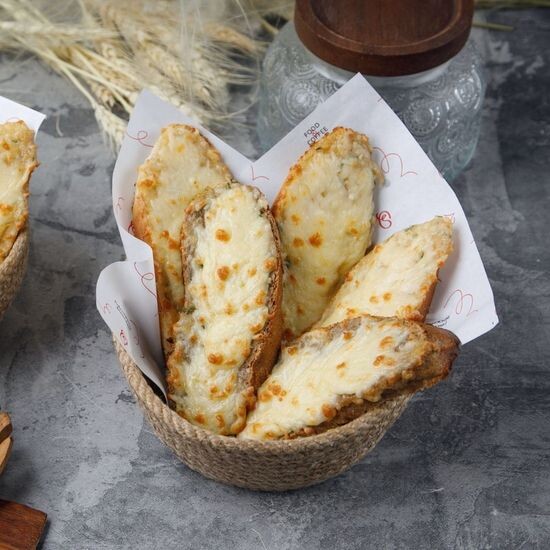 Ірімшік сарымсақ дәмімен жасалган гренки/Чесночные-сырные гренки