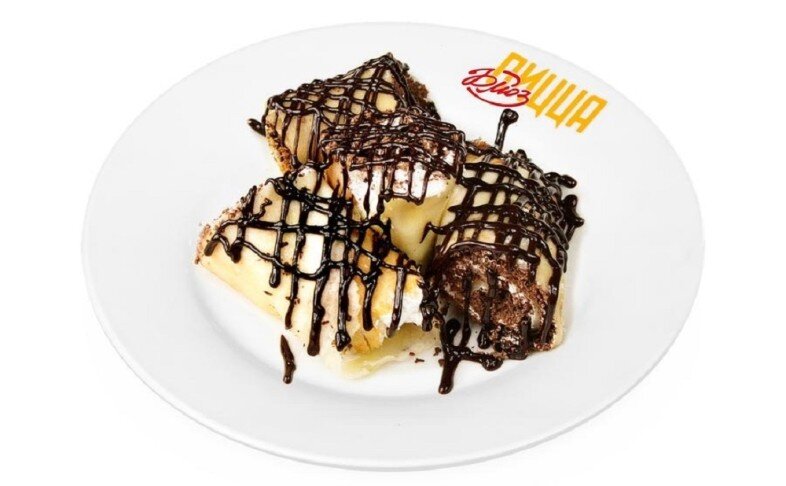 Блинчики с шоколадом и взбитыми сливками