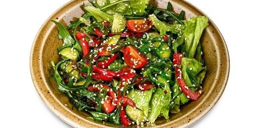 Салат с чукой и овощами