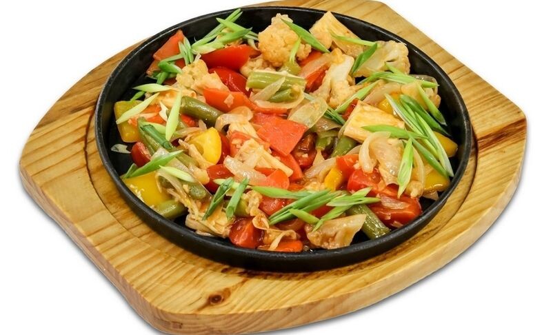 Спаржа с овощами в кисло-сладком соусе