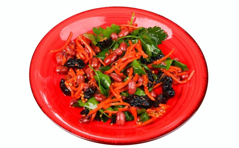 Салат с фасолью и черносливом