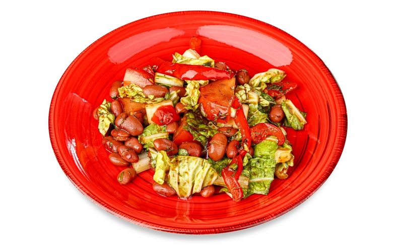 Салат с фасолью и перцем