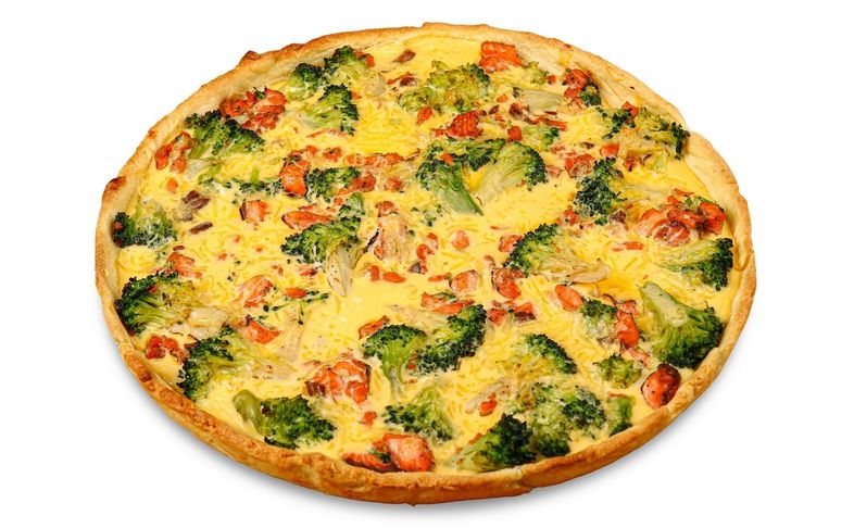 Киш с форелью и брокколи