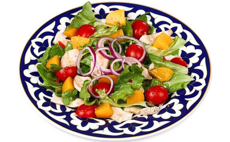 Салат "Курочка с персиками"