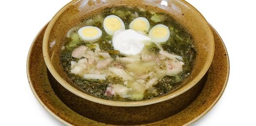 Щи зеленые с перепелиным яйцом