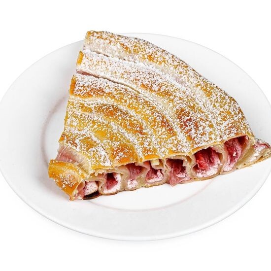 Пирог особый с клубникой и творогом (порция)