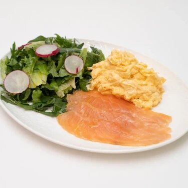 Скрэмбл с лососем