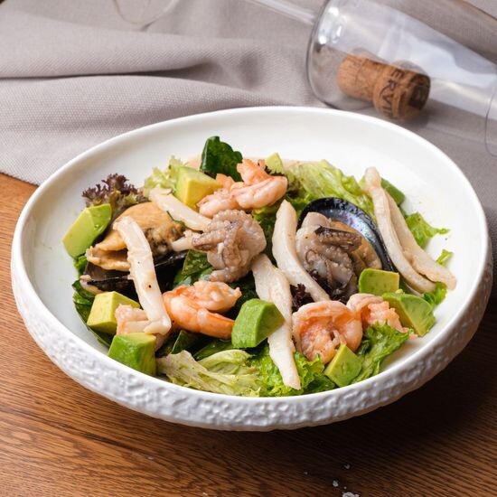 Салатс морепродуктами