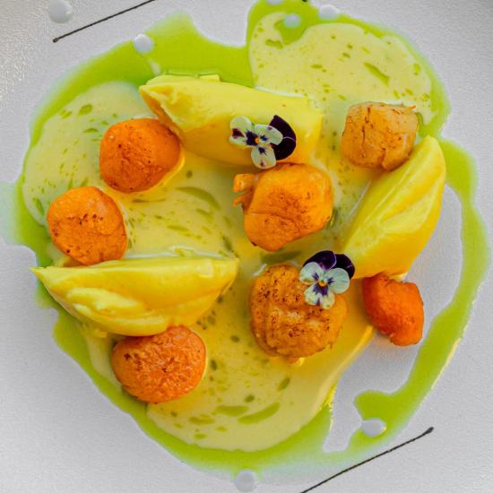 Жареные гребешки с картофельным кремом