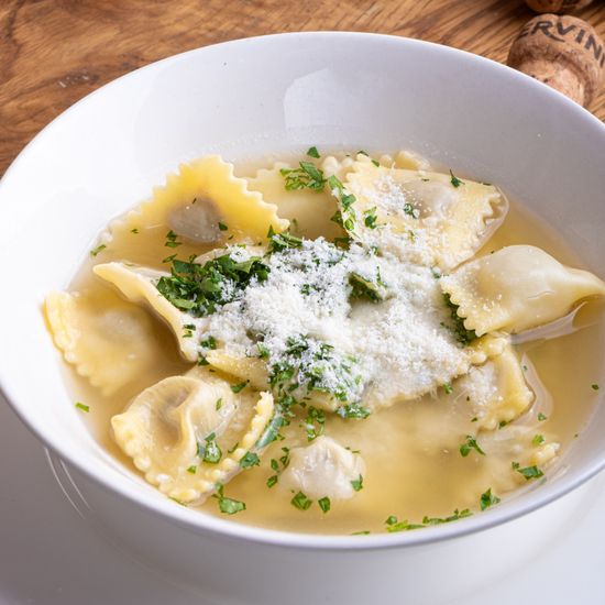 Бульон с капелетти