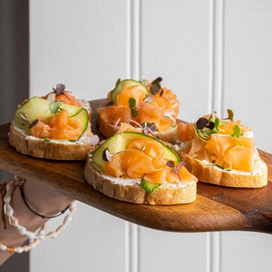 Брускетта с лососем