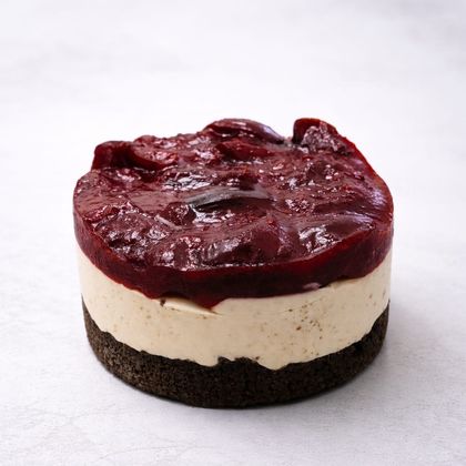 Пироженое Вишня-молочный шоколад  AYLAS CAKE (9порций) 120,гр